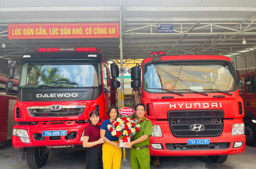  TRƯỜNG MẦM NON PHƯỚC THỊNH THĂM VÀ TẶNG HOA CHO CÁC CHIẾN SĨ ĐỘI CHỮA CHÁY VÀ CỨU NẠN, CỨU HỘ KHU VỰC 1.