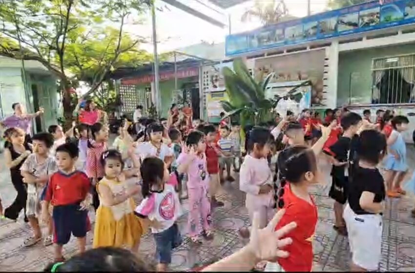  TRƯỜNG MẦM NON PHƯỚC THỊNH TỔ CHỨC HOẠT ĐỘNG TRUYỀN CẢM HỨNG ” CHÀO MỪNG NGÀY NGÀY NHÀ GIÁO VIỆT NAM 20/11″