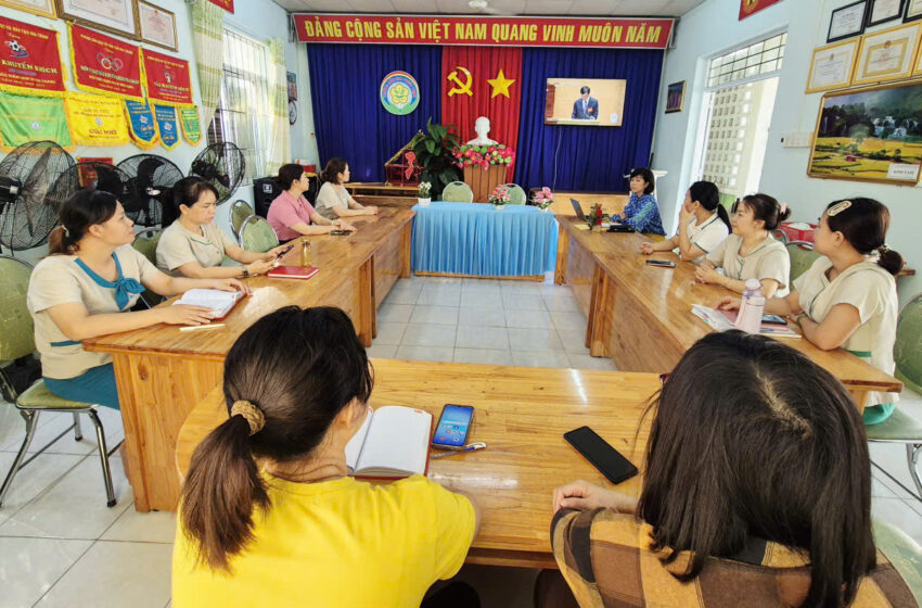  CHI BỘ TRƯỜNG MẦM NON PHƯỚC THỊNH THAM GIA HỌC TẬP, QUÁN TRIỆT NGHỊ QUYẾT HỘI NGHỊ TRUNG ƯƠNG 2 KHÓA XIV